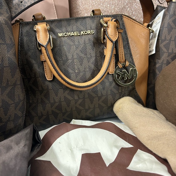 Michael Kors MYSTERY BOX BAGS WALLETS AND CHARM Listing for a Live Show or offer - Picture 7 of 8